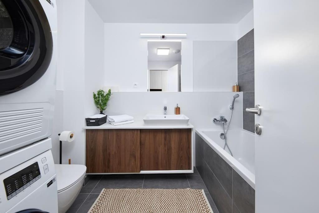 5Min2Centre, View & Free Parking Appartement Bratislava Buitenkant foto